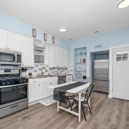Cozy, Top-Floor 3Br Loft With Balcony In West Town Чикаго Екстер'єр фото